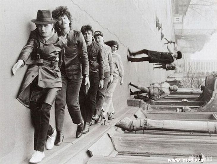 人们总是更愿意信赖那些与自己有相同体验，稍稍走在前面的人。           ——青木新.jpg