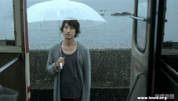 我不想让自己知道，我只是在路过你。         ——安妮宝贝.jpg