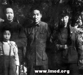毛泽东和他的儿女们.jpg