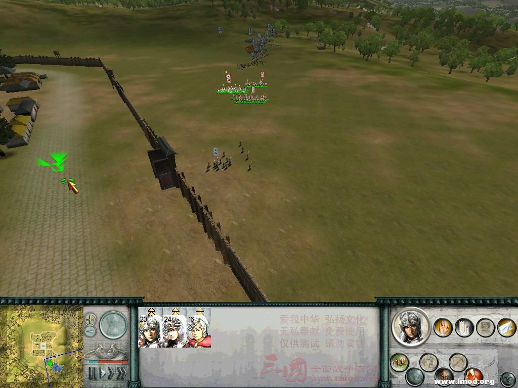 看准一队弓兵击溃，尾随入城