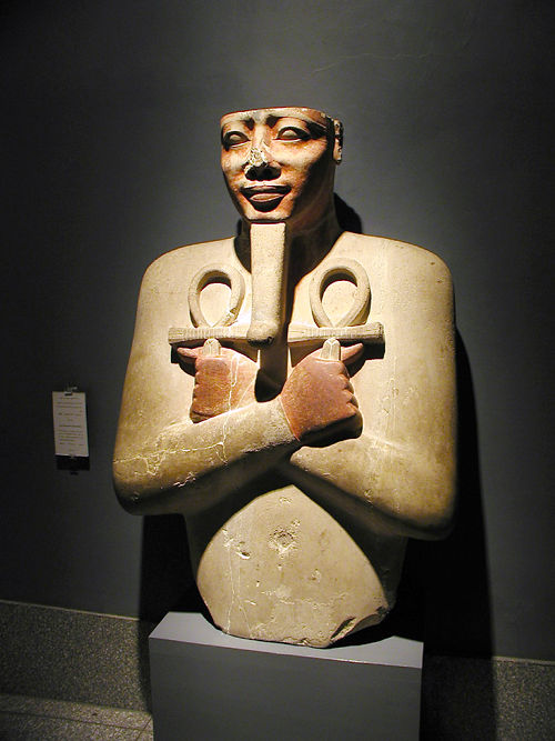 01_luxor_museum.jpg
