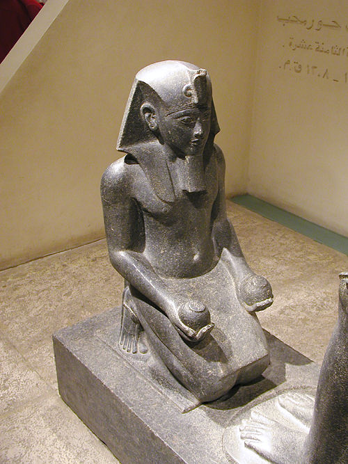 07_luxor_museum.jpg