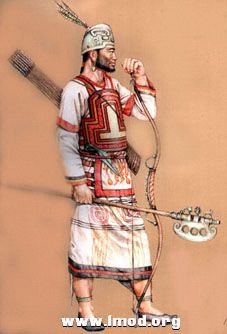 商代武士复原图。衣、裳、舄是根据广汉商代祭祀吭出土青铜像和石边璋线刻人像复原，胄采用江西薪干县商墓出 ...