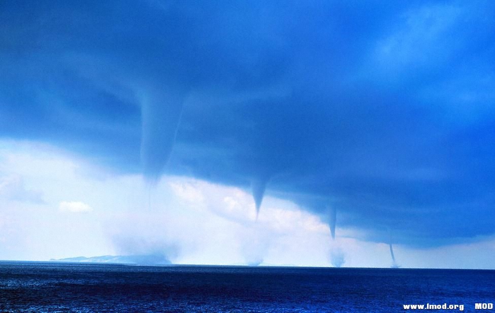 四龙吸水 海上龙卷风.jpg