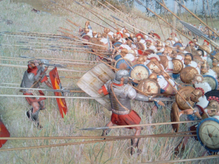 此2人英勇突入槍陣 武力不俗阿~